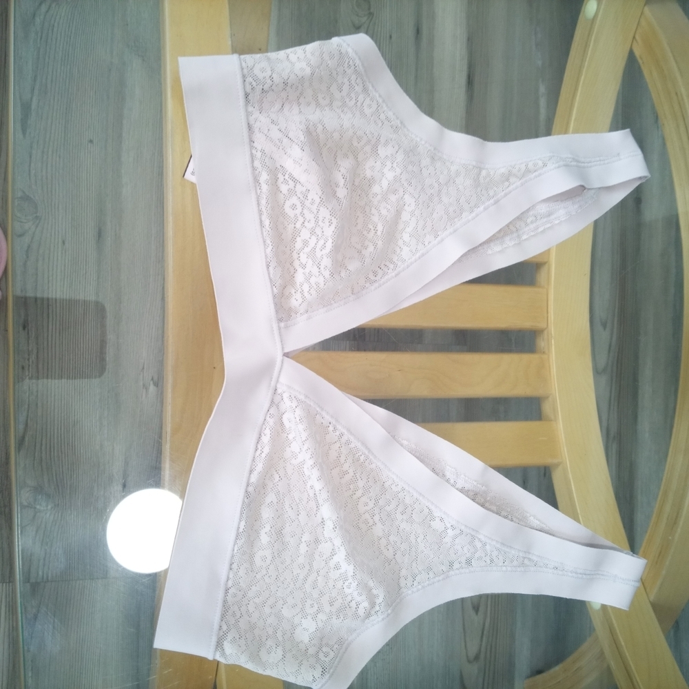 Victoria's Secret Lace Bralette in Soft Pink